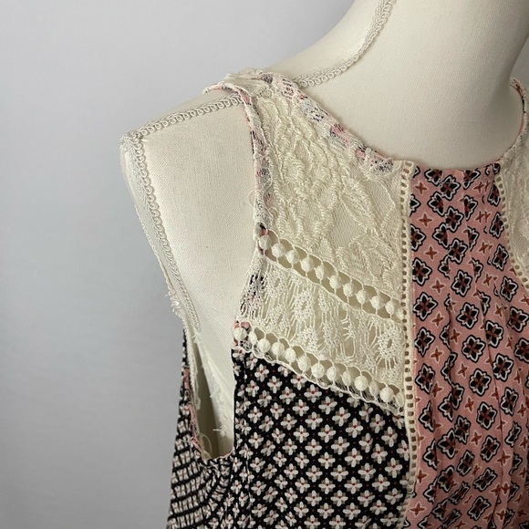 Lace & Patterned Shift Dress - Picture 5 of 8